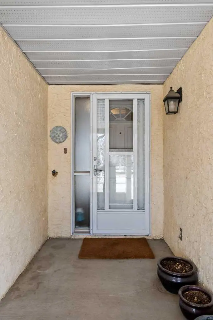 38 Richelieu Court SW