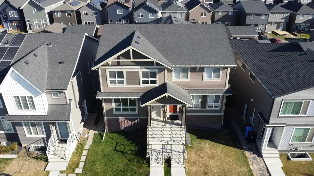 452 Tekarra Drive NW