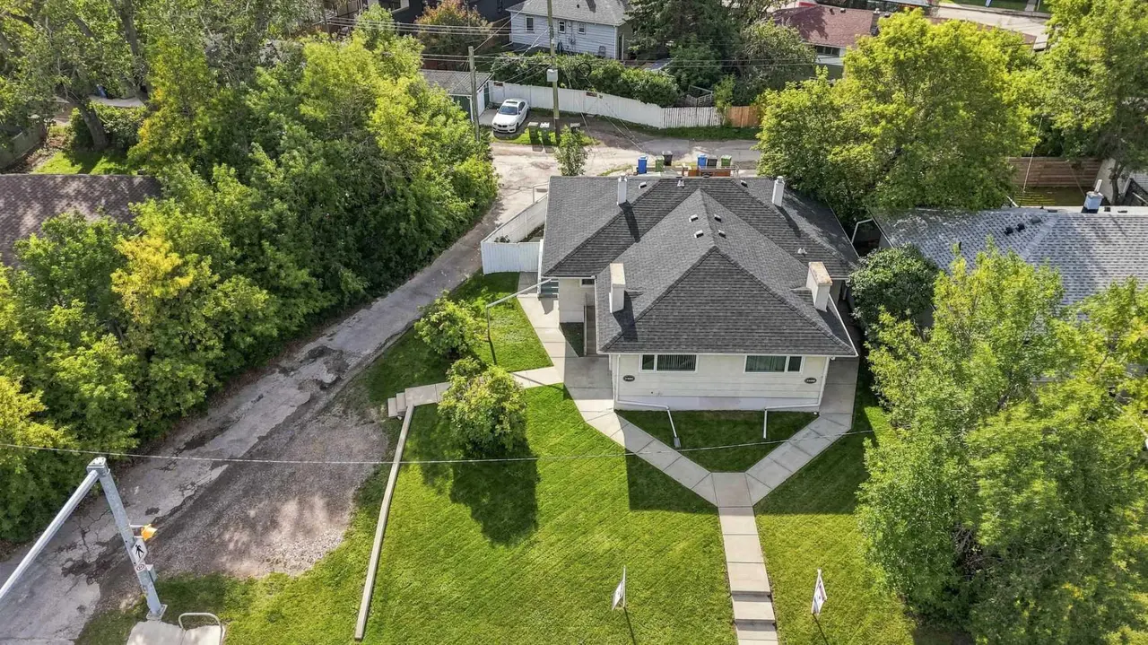 2404 & 2406 Richmond Road SW