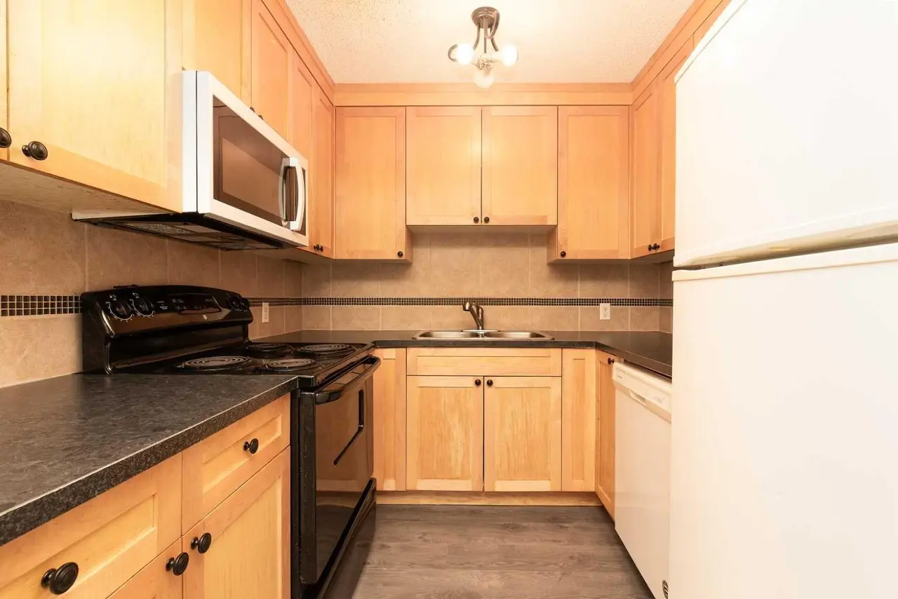 105B, 295 Columbia Boulevard W