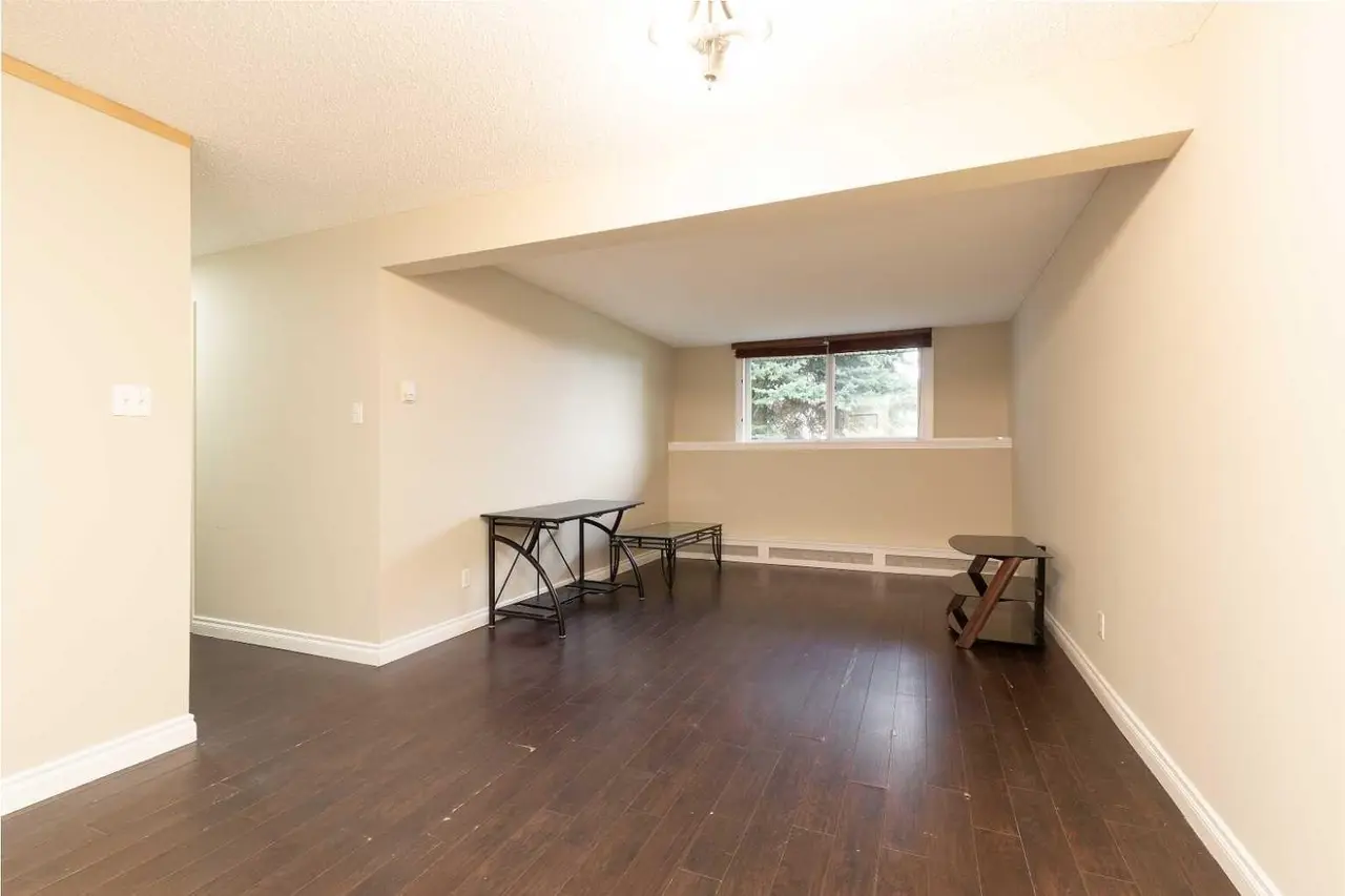 105B, 295 Columbia Boulevard W