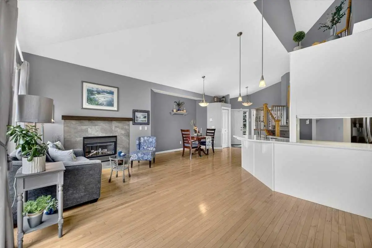 248 Springbank Villas SW