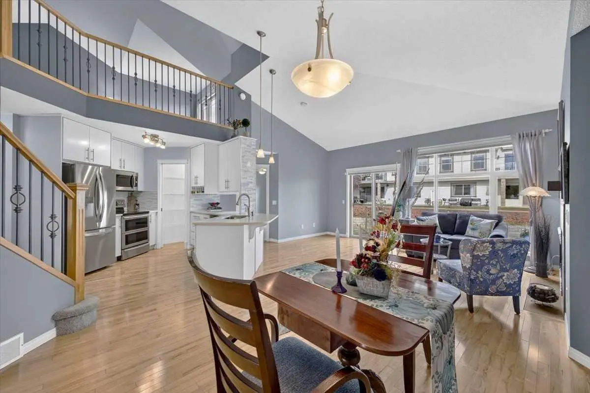 248 Springbank Villas SW