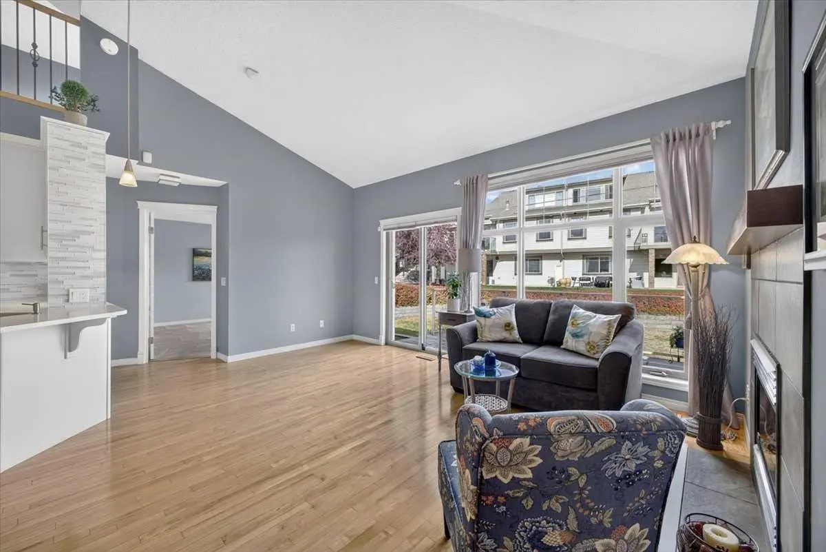248 Springbank Villas SW