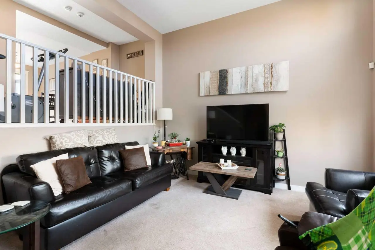 2008, 2370 Bayside Road SW