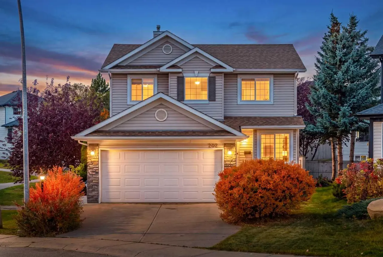 202 Panorama Hills Close NW