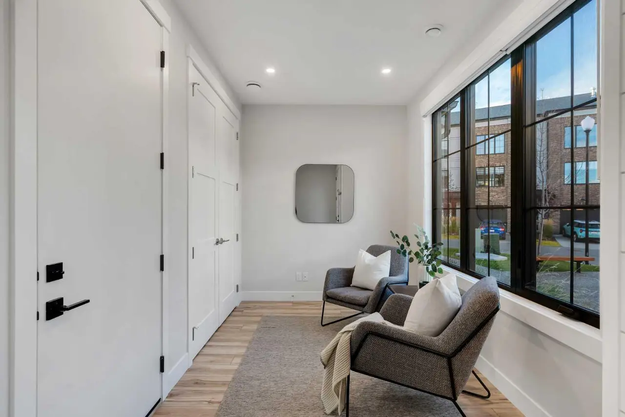 27, 130 Discovery Drive SW