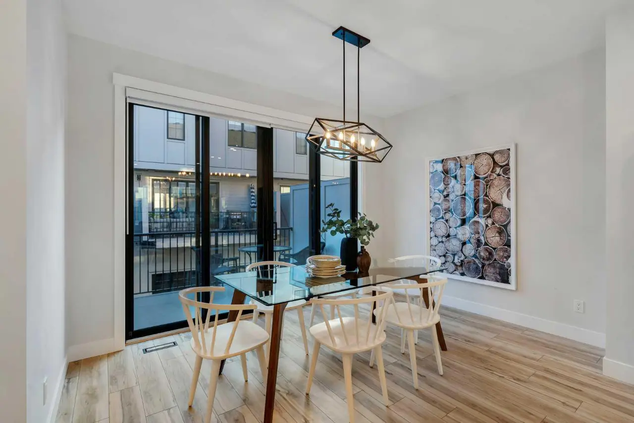 27, 130 Discovery Drive SW