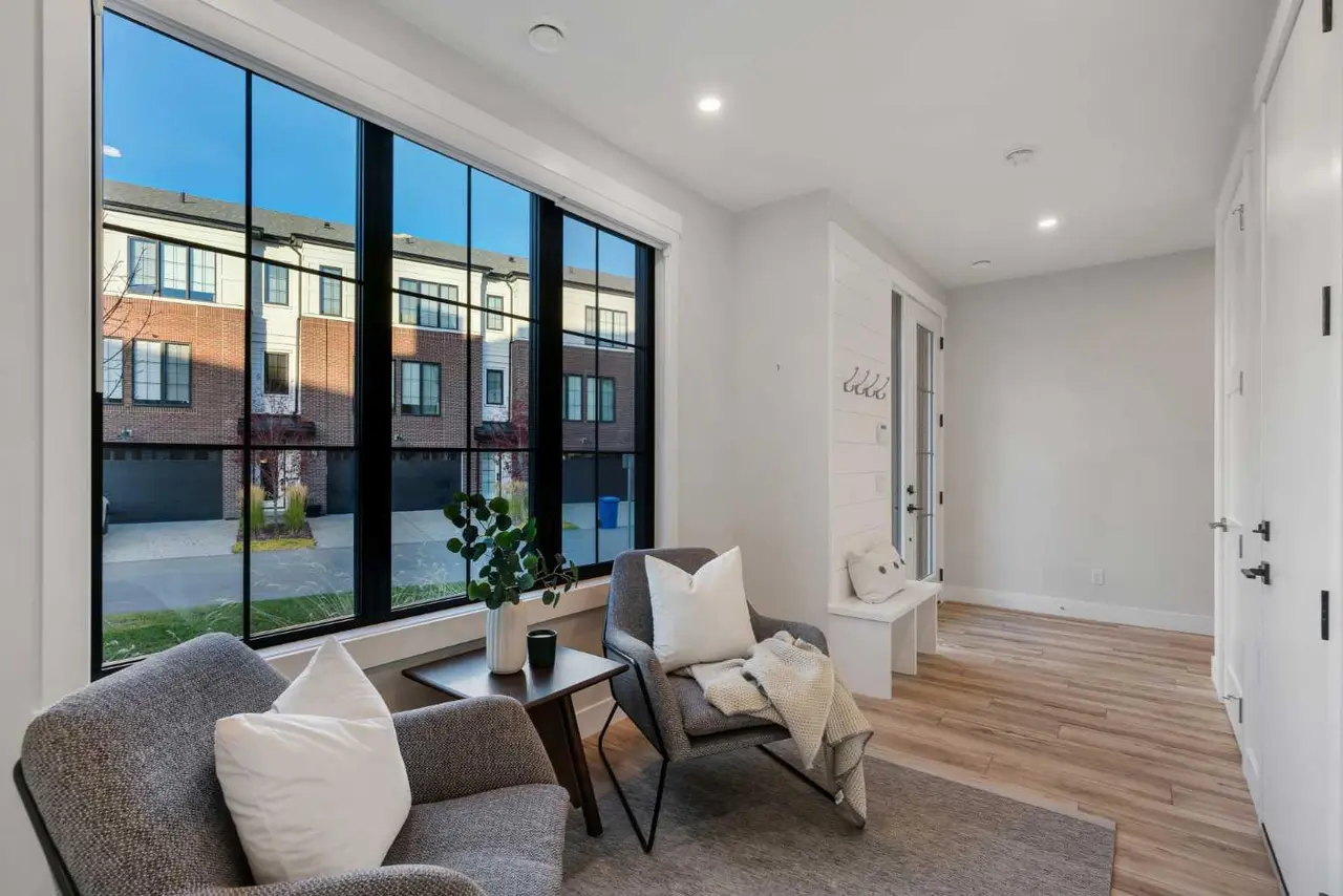 27, 130 Discovery Drive SW