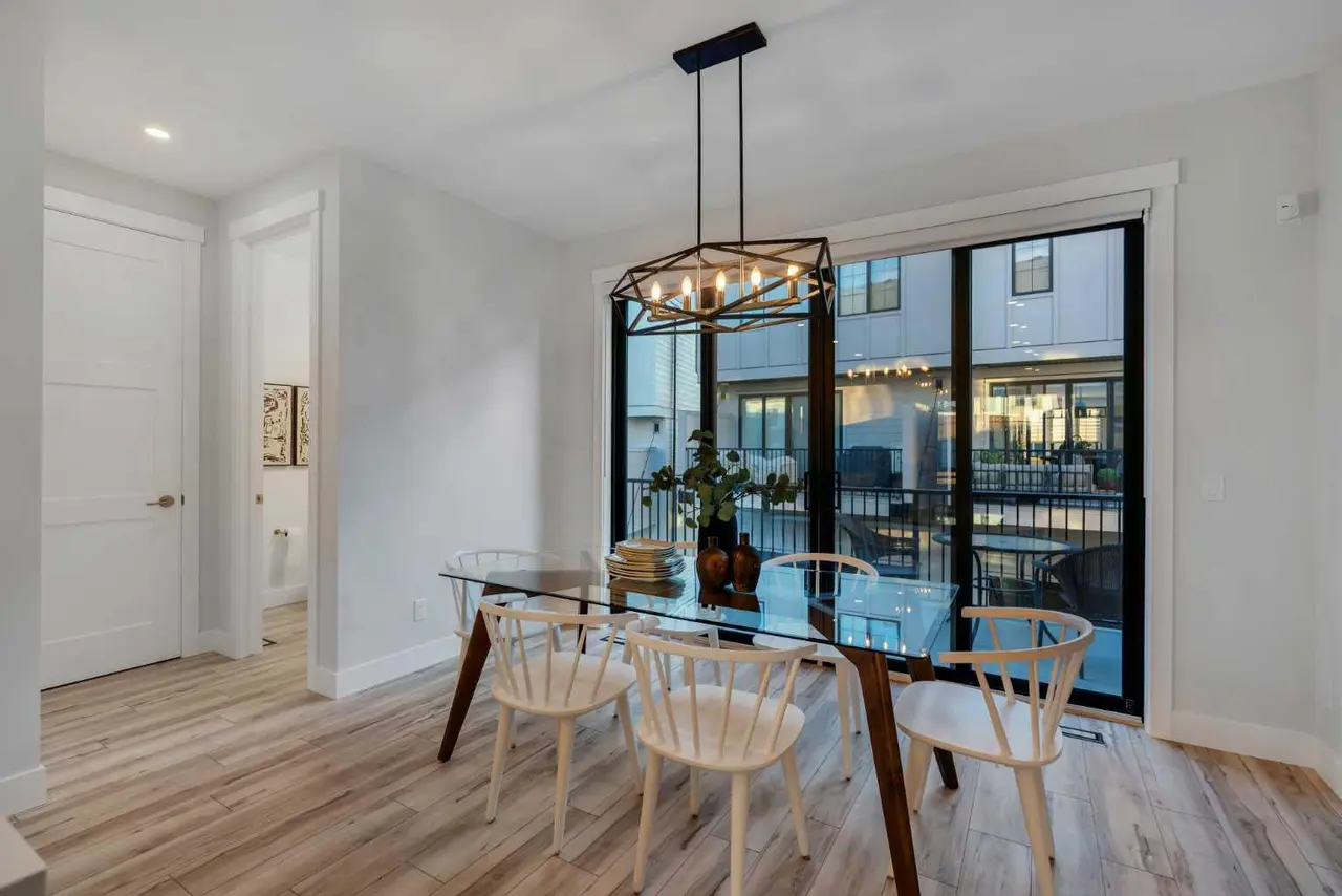 27, 130 Discovery Drive SW
