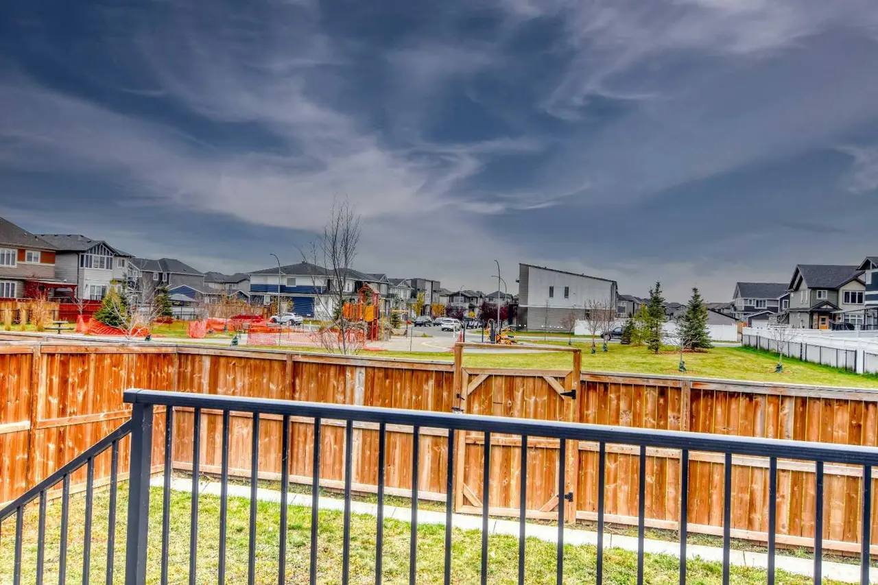 156 Savanna Way NE