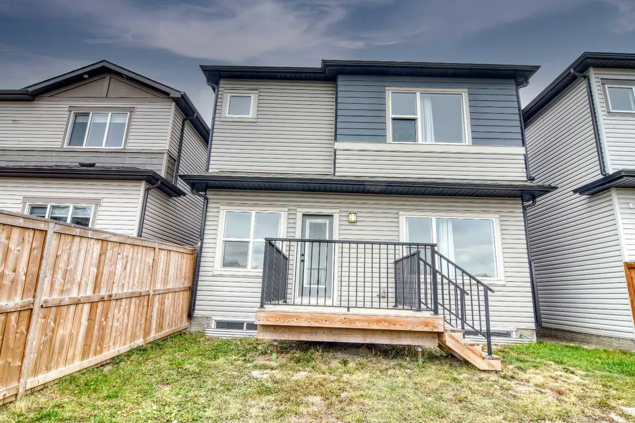 156 Savanna Way NE