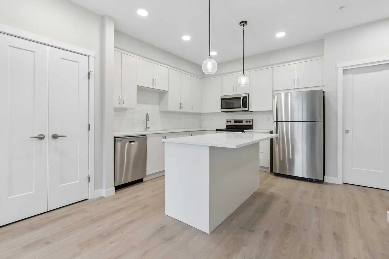 312, 655 Shawnee Square SW