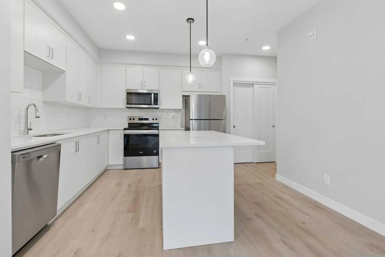 312, 655 Shawnee Square SW
