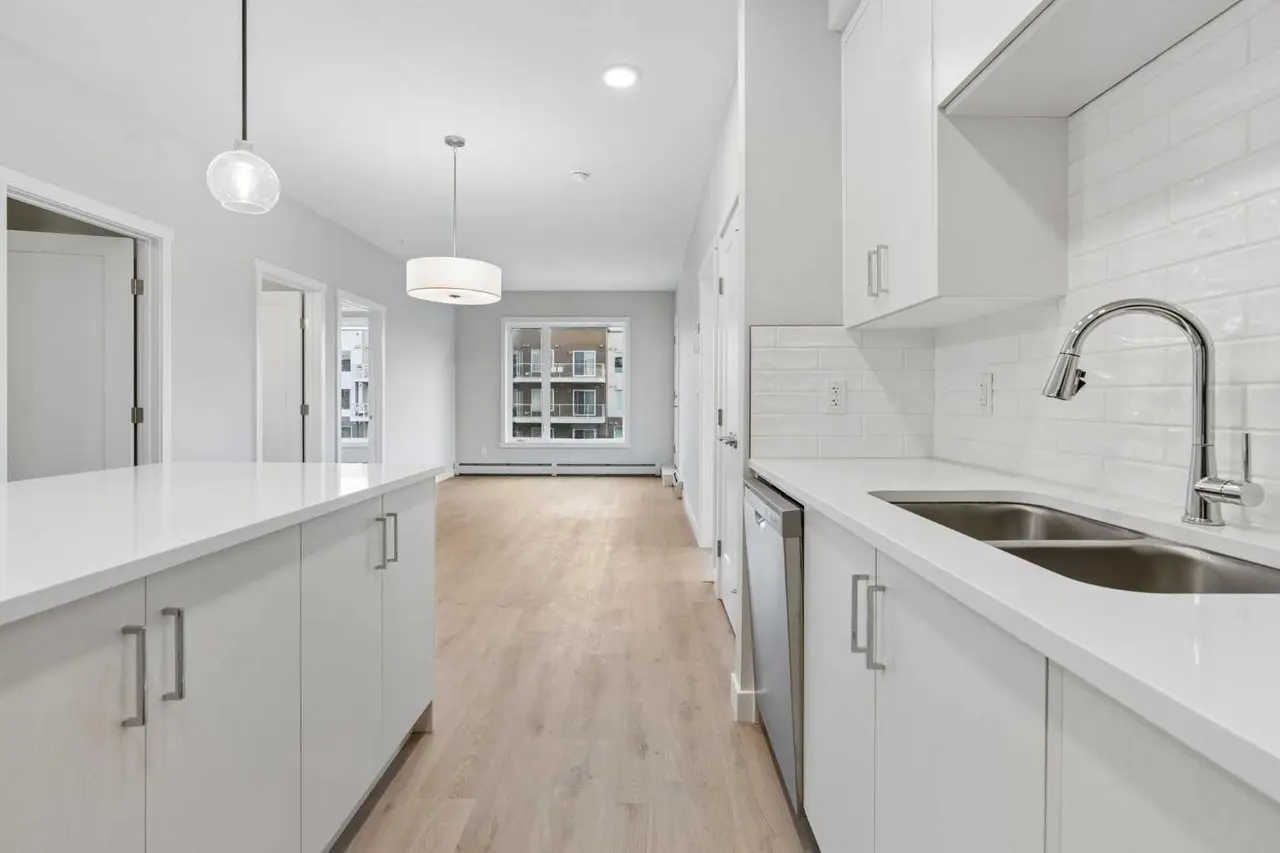312, 655 Shawnee Square SW
