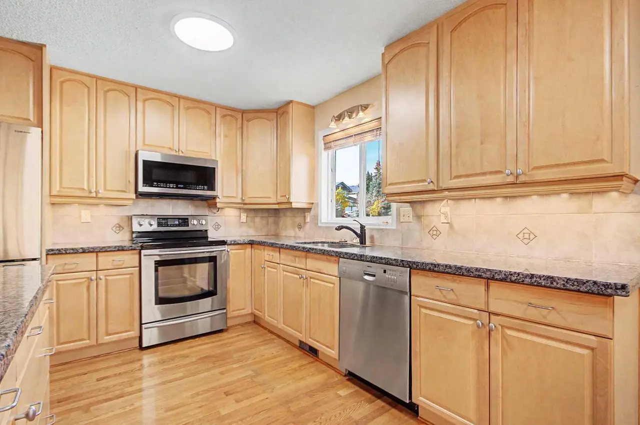 164 Strathaven Circle SW