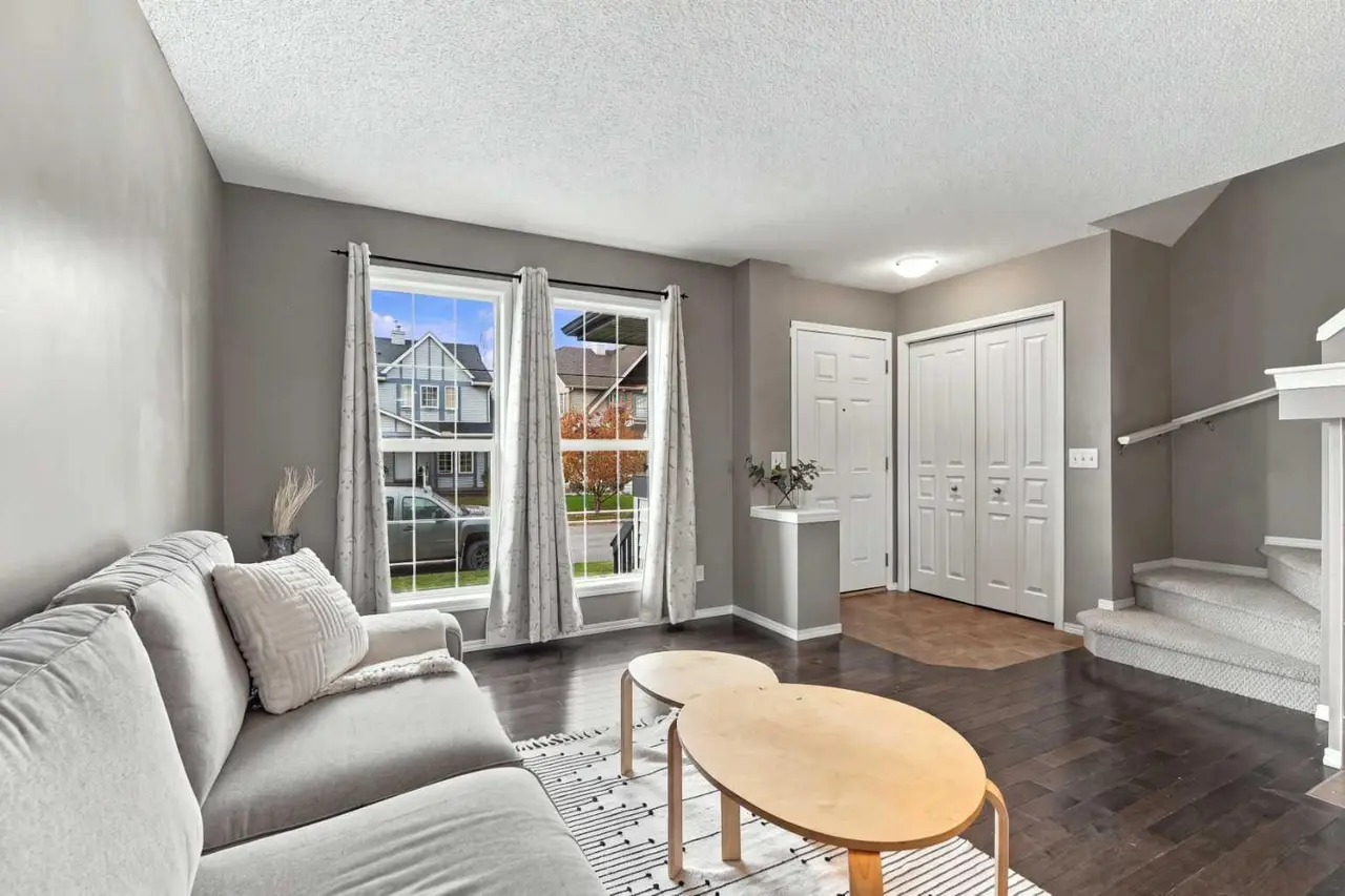 144 Elgin Meadows View SE