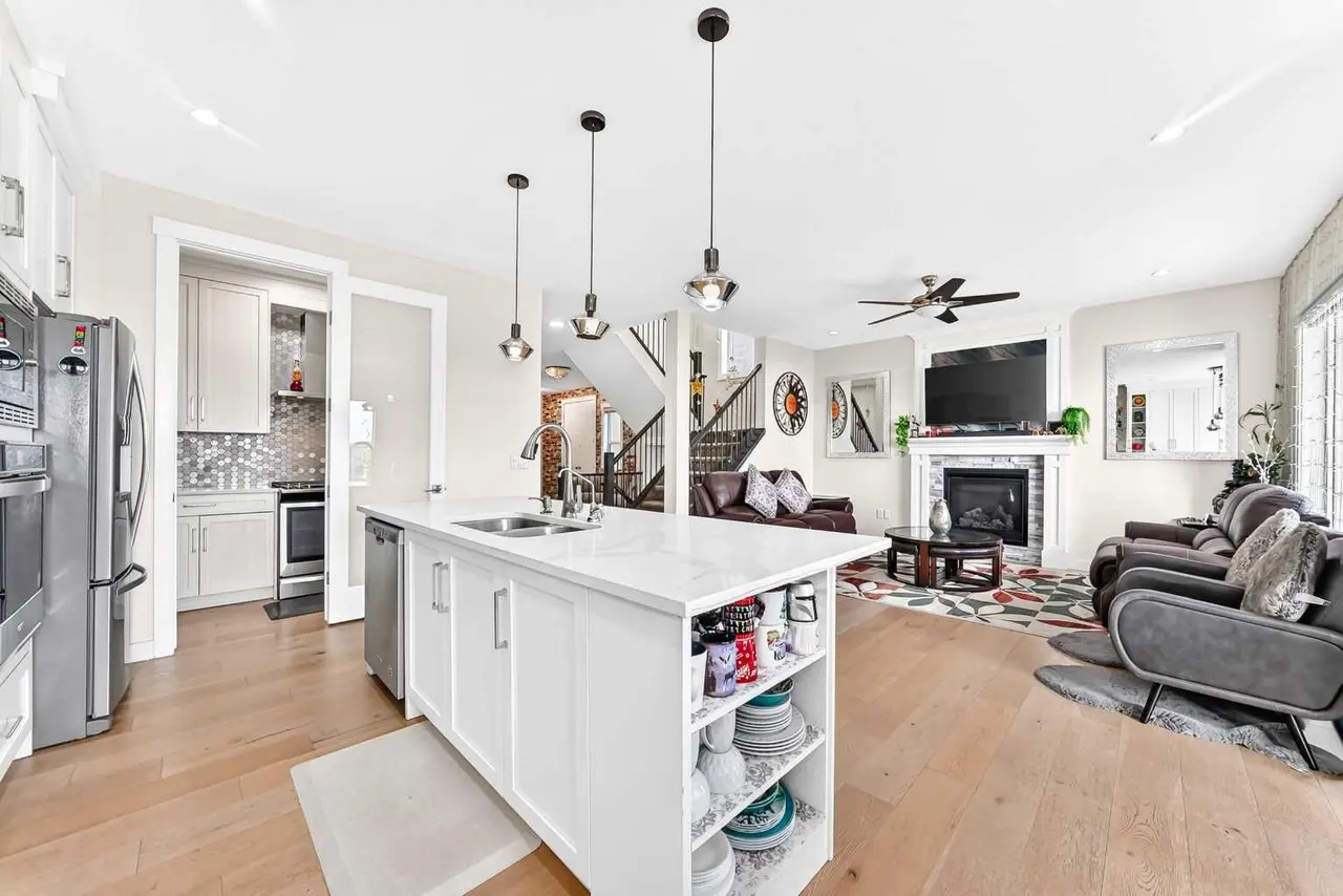 260 Corner Meadows Manor NE