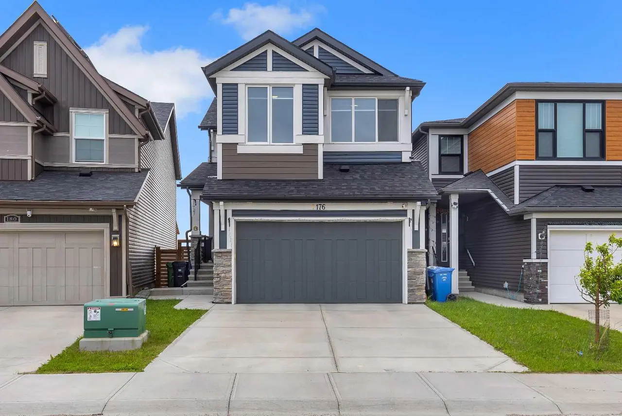 176 Howse Crescent NE