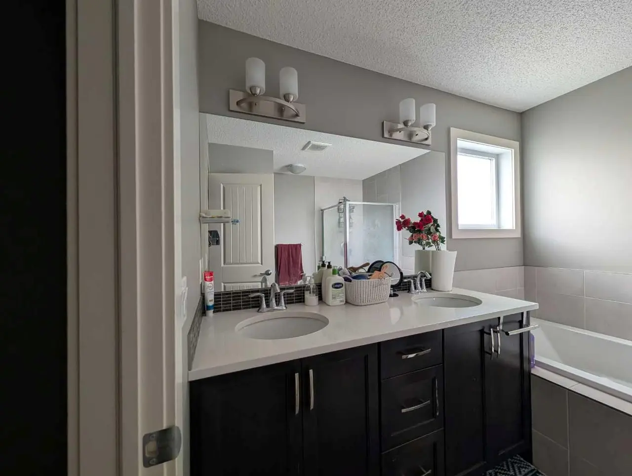 242 Savanna Close NE