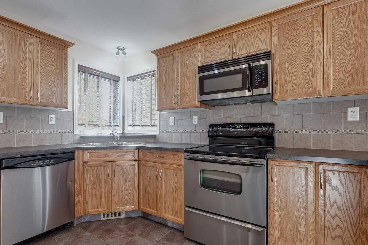 48 Vanson Close 