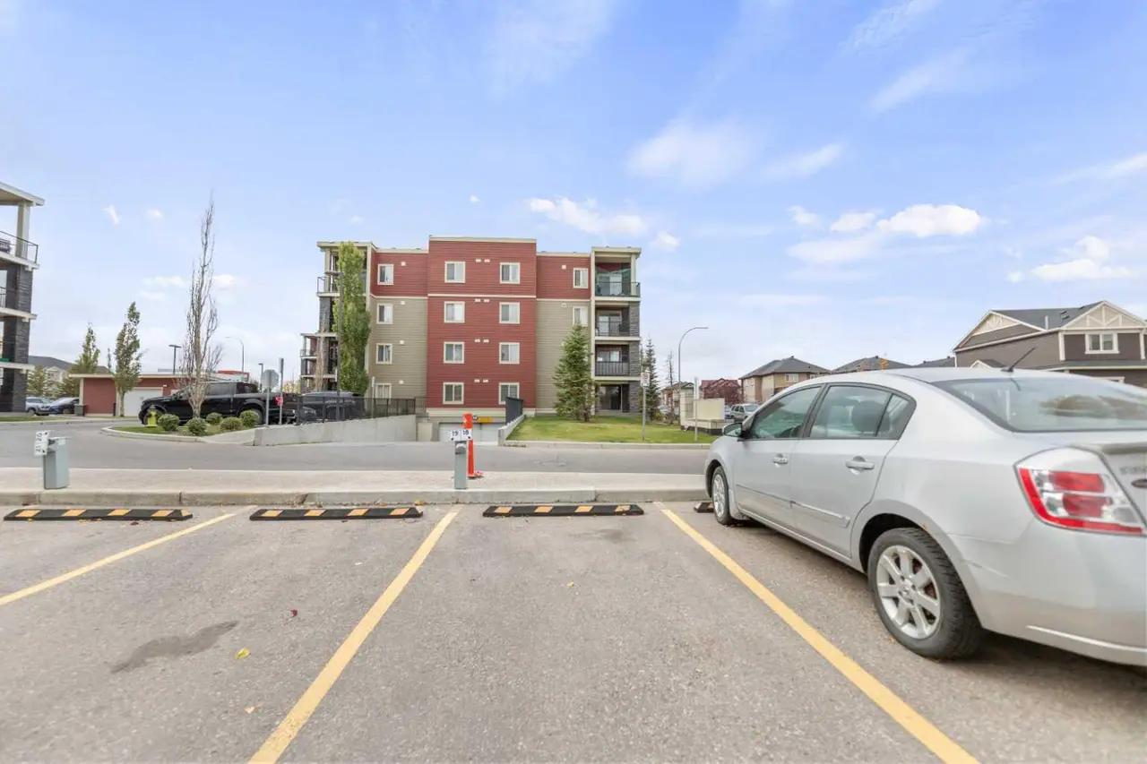 210, 15 Saddlestone Way NE