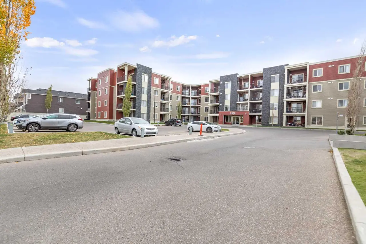 210, 15 Saddlestone Way NE