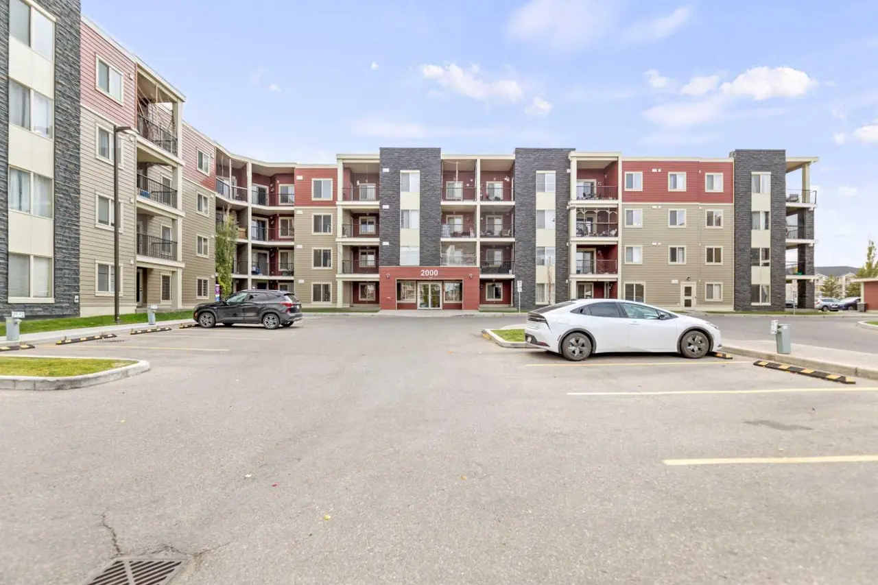 210, 15 Saddlestone Way NE