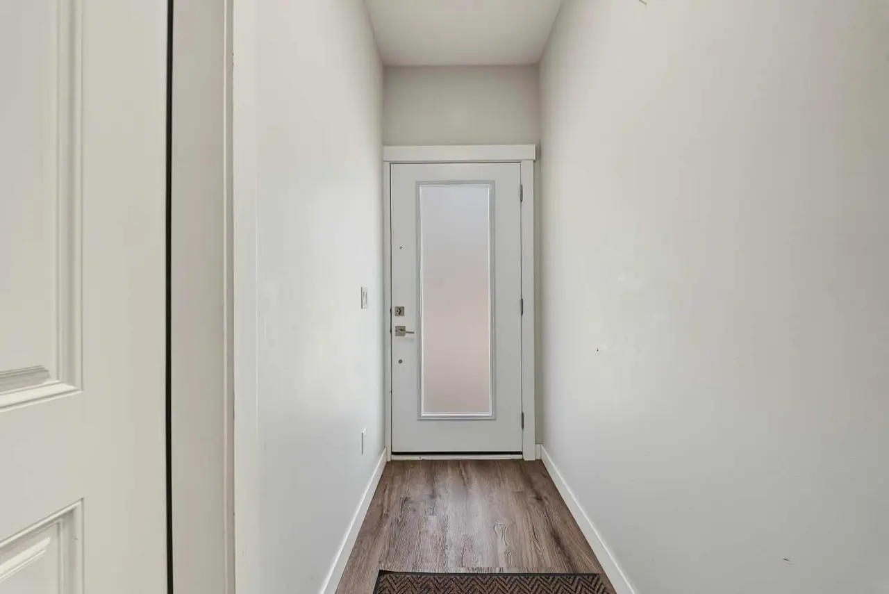 708, 95 Skyview Close NE
