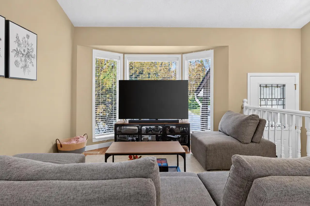 52 Cedargrove Way SW