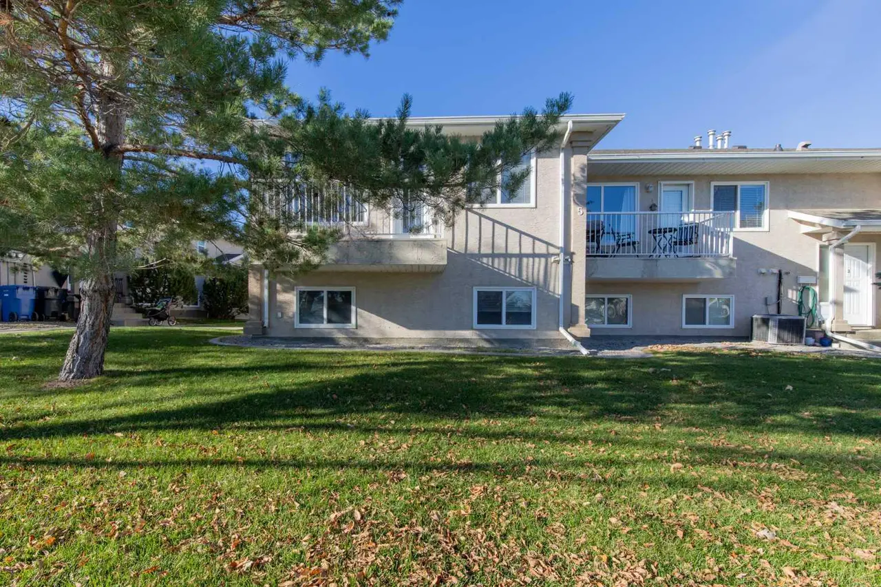 5, 5 Tartan Boulevard W