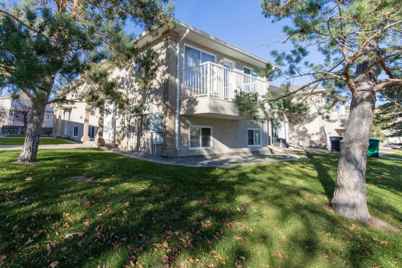 5, 5 Tartan Boulevard W
