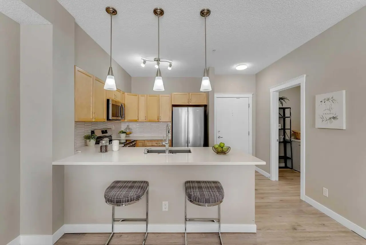 1118, 2370 Bayside Road SW