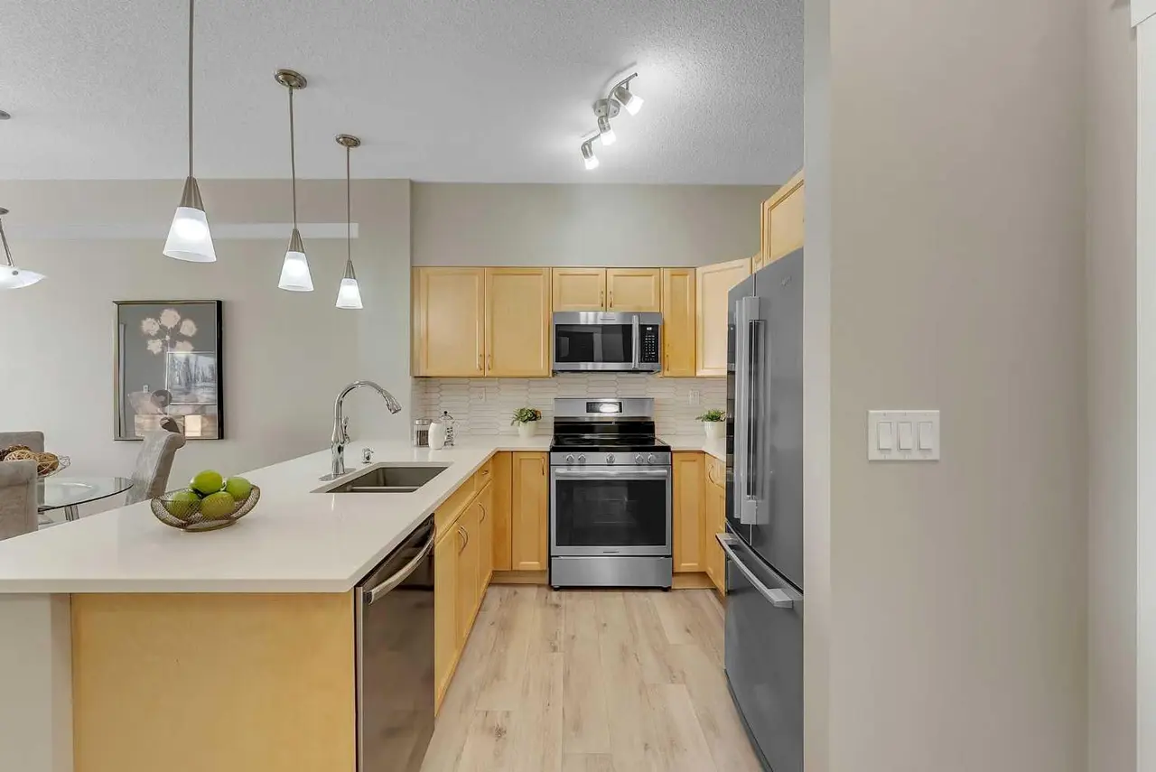 1118, 2370 Bayside Road SW