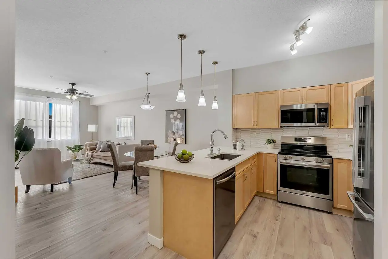 1118, 2370 Bayside Road SW