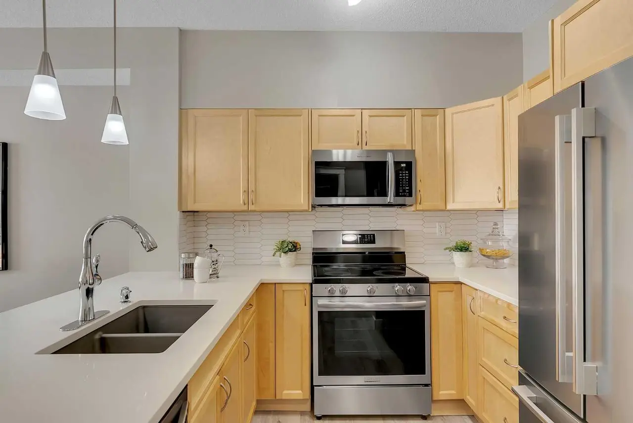 1118, 2370 Bayside Road SW