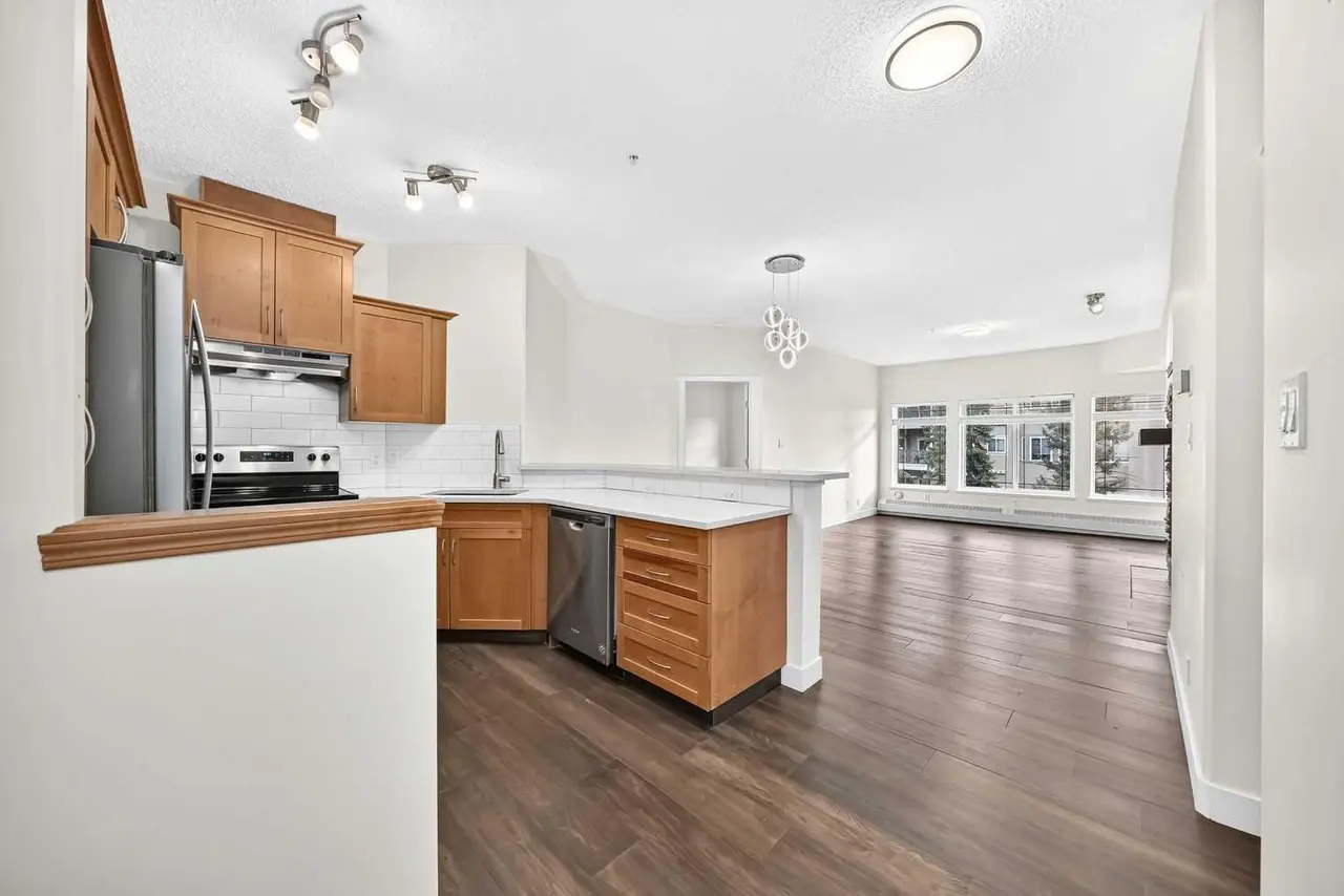 437, 10 Discovery Ridge Close SW
