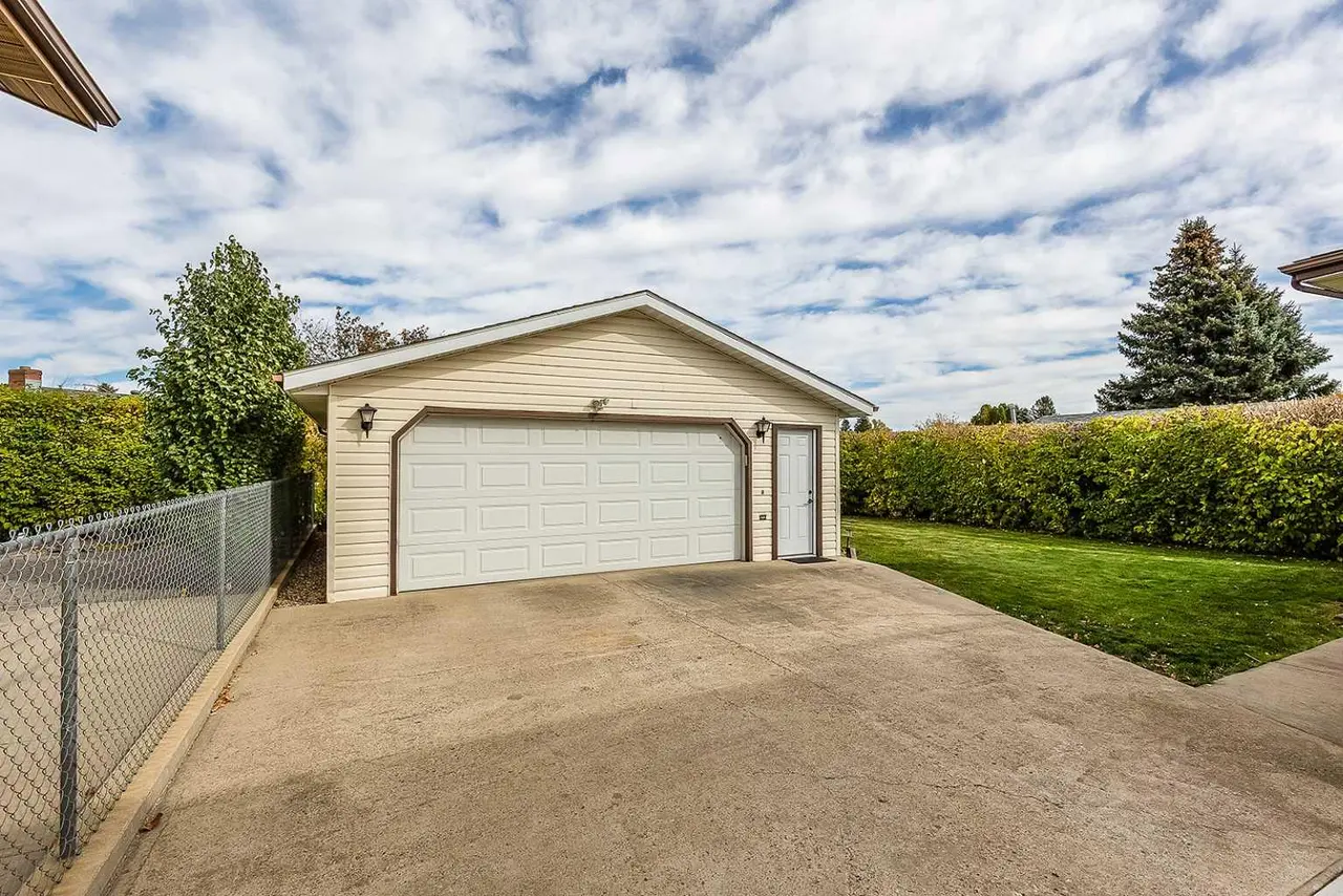 46 Ross Haven Place SE