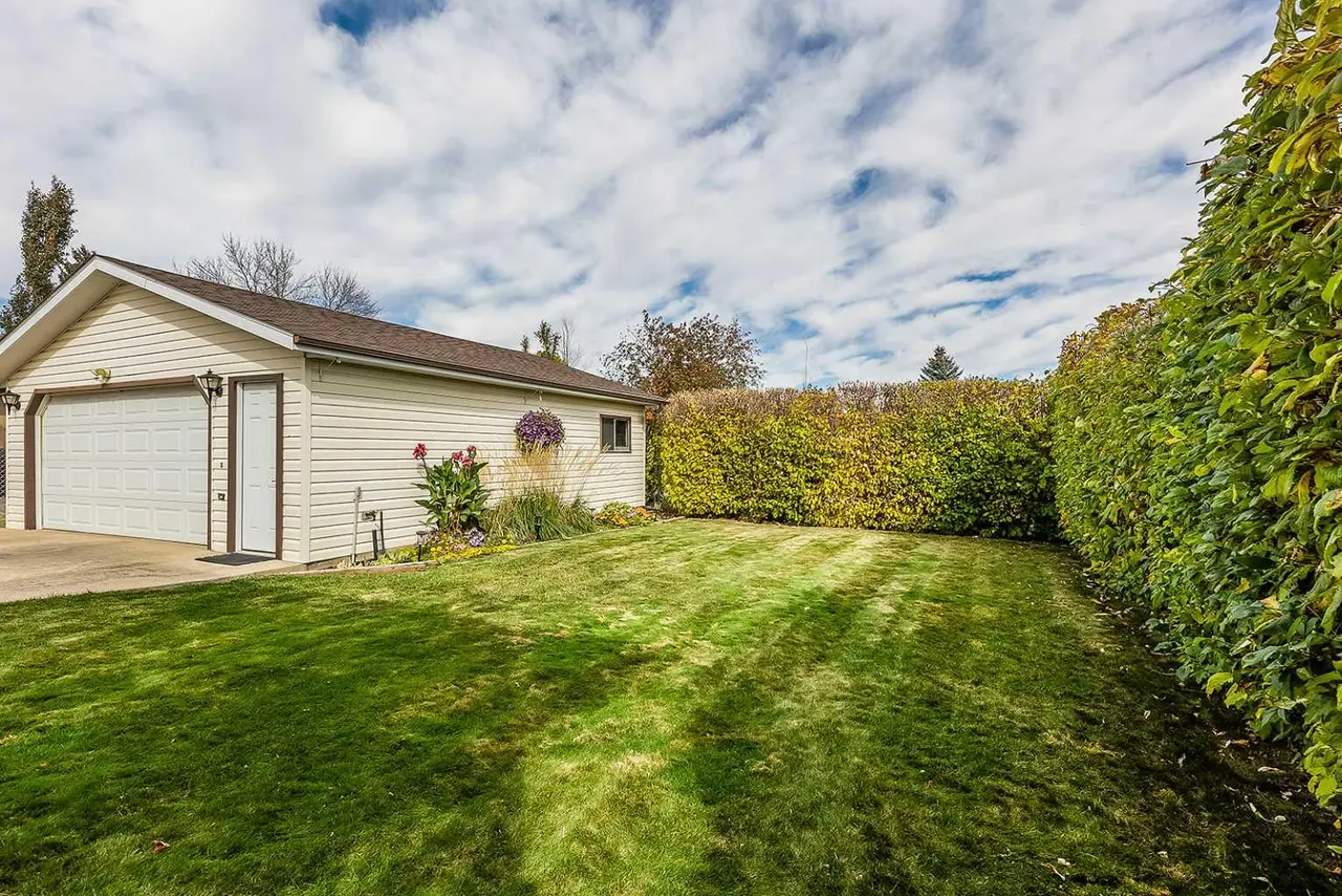 46 Ross Haven Place SE