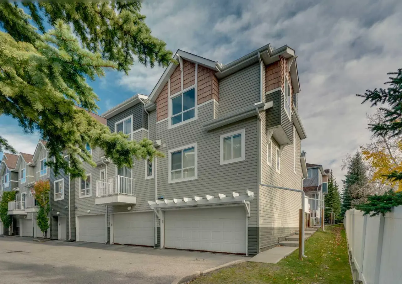 60 Tuscany Court NW