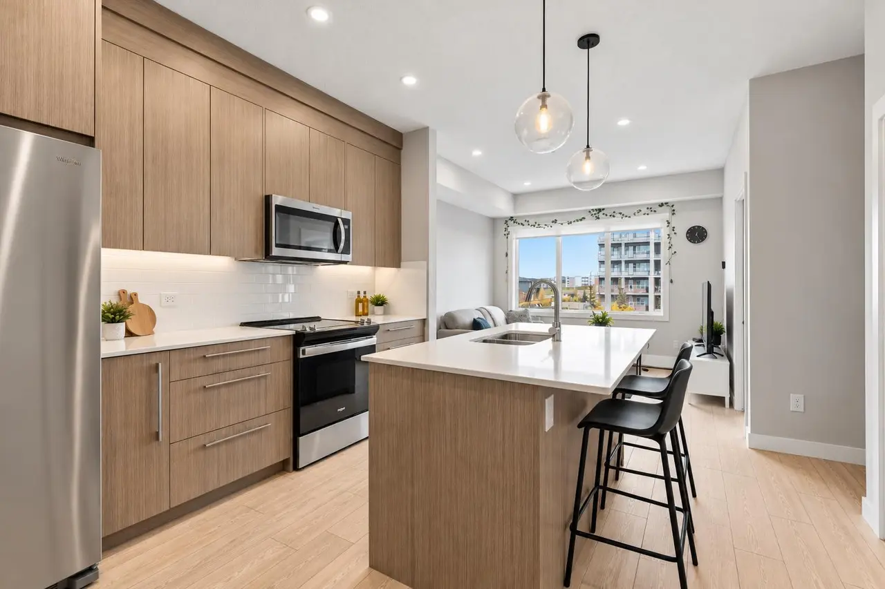 1218, 395 Skyview Parkway NE