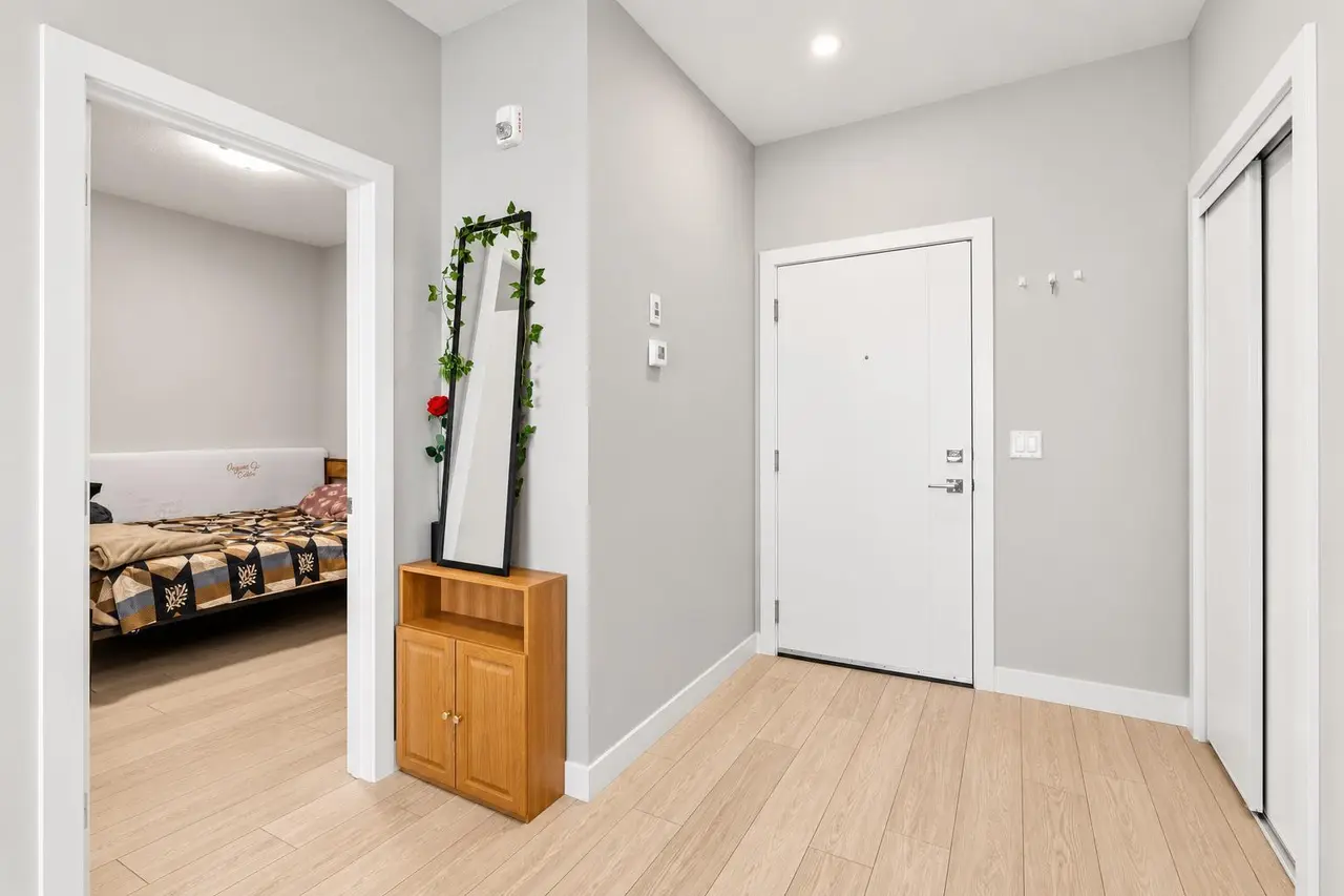 1218, 395 Skyview Parkway NE