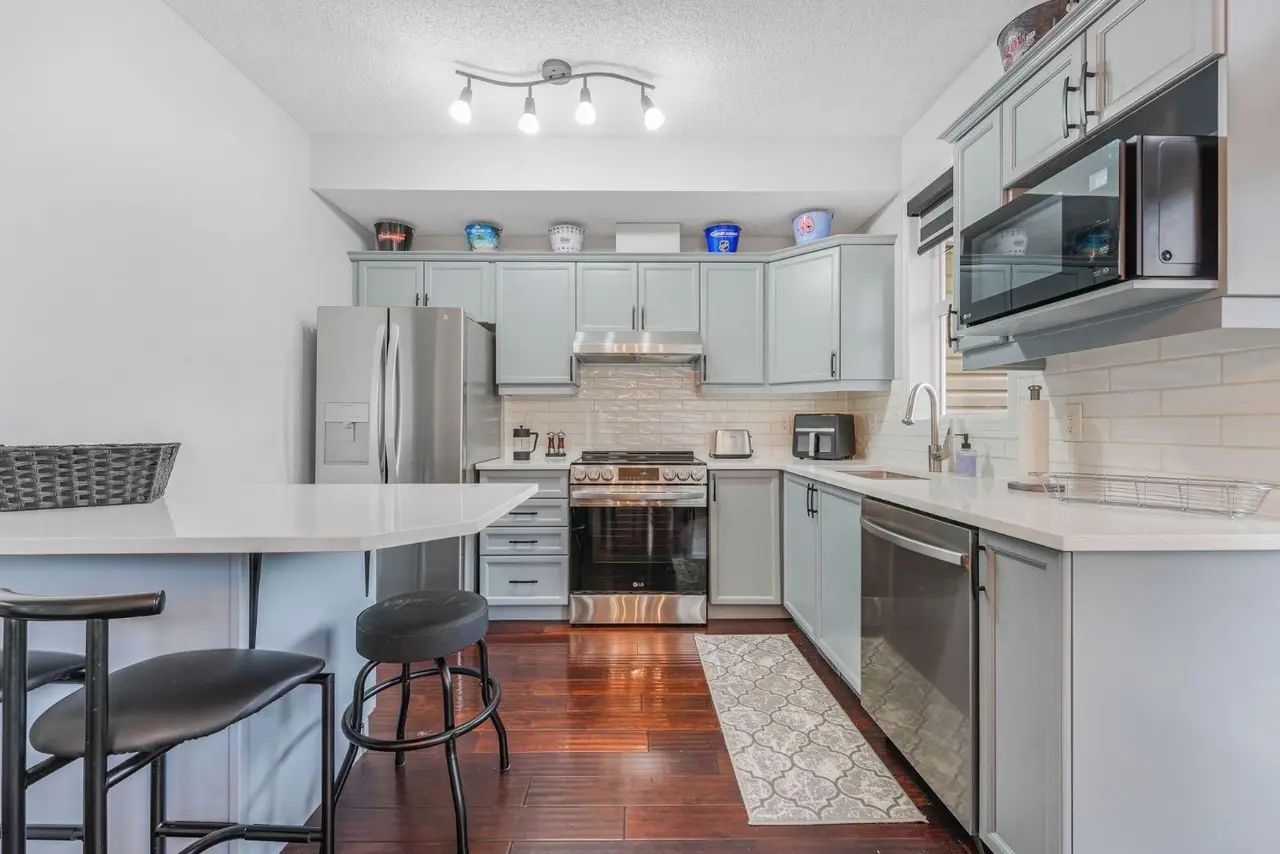 23, 29 Springborough Boulevard SW