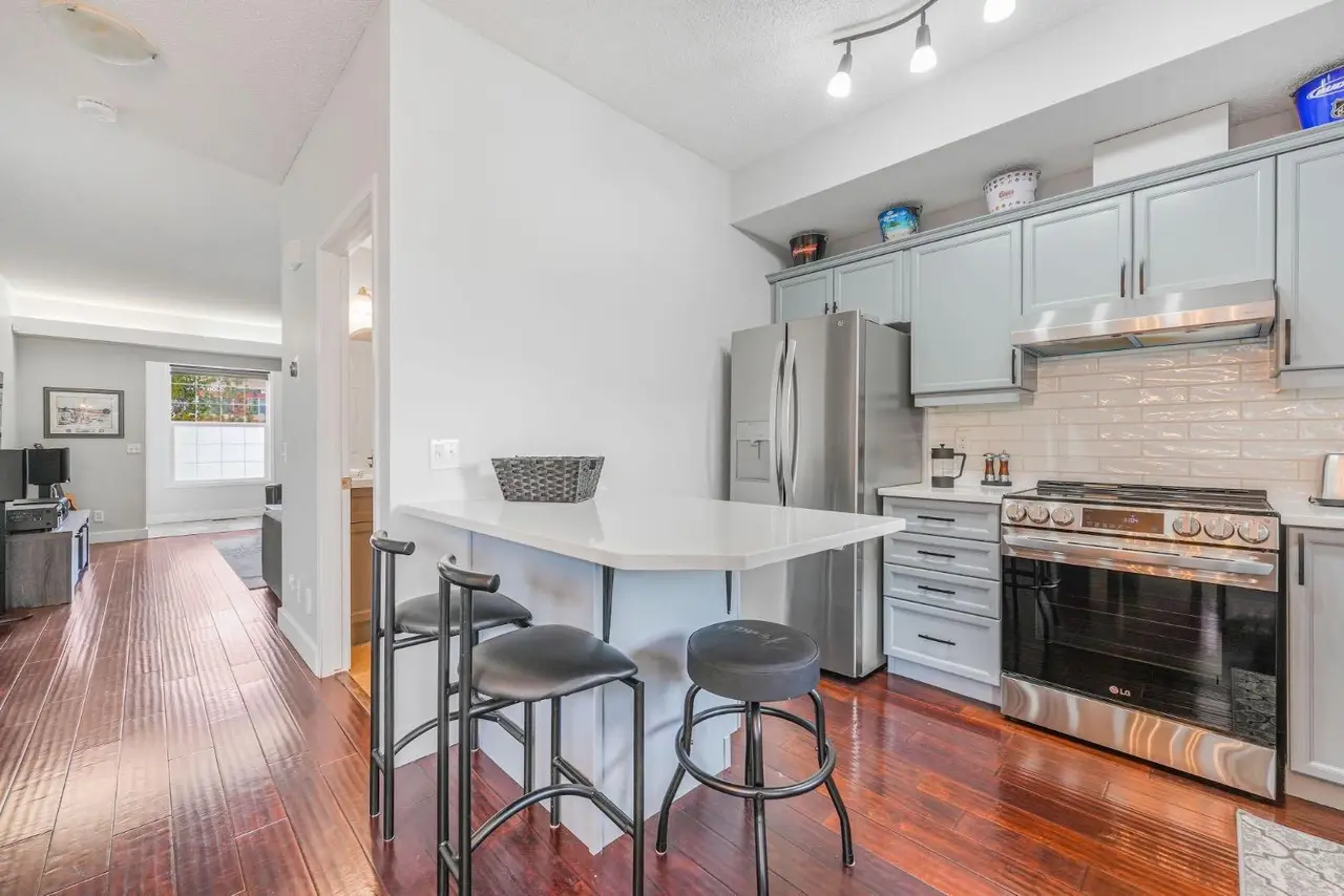 23, 29 Springborough Boulevard SW