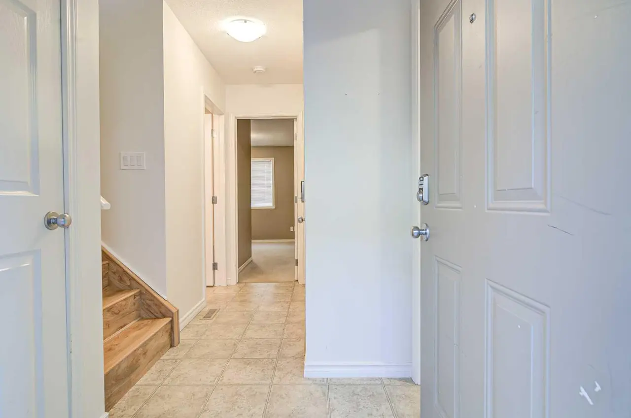 2, 105 Silkstone Road W