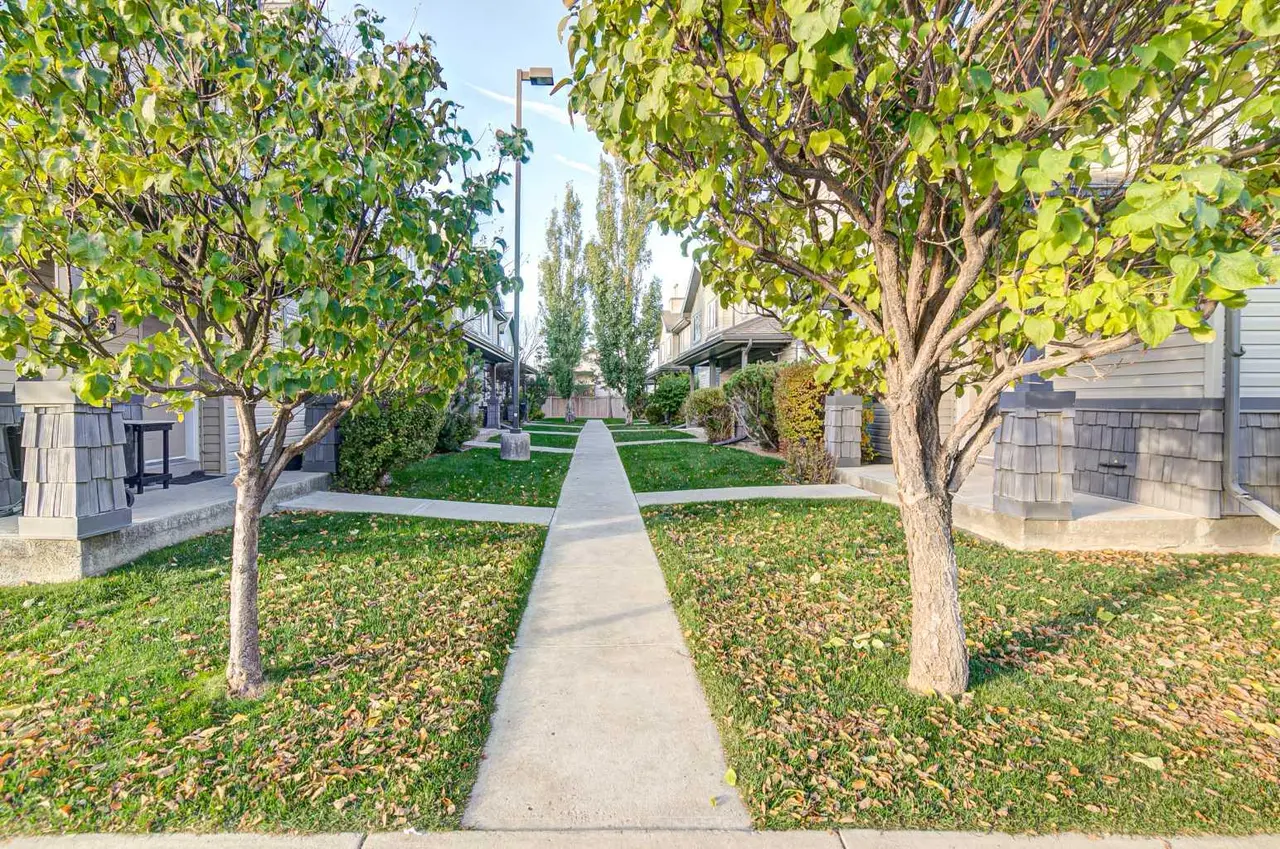 2, 105 Silkstone Road W