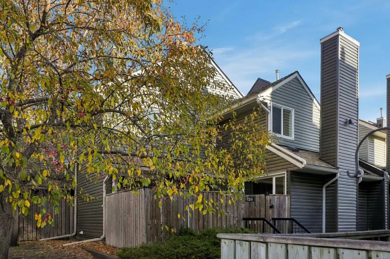 126, 33 Glamis Green SW