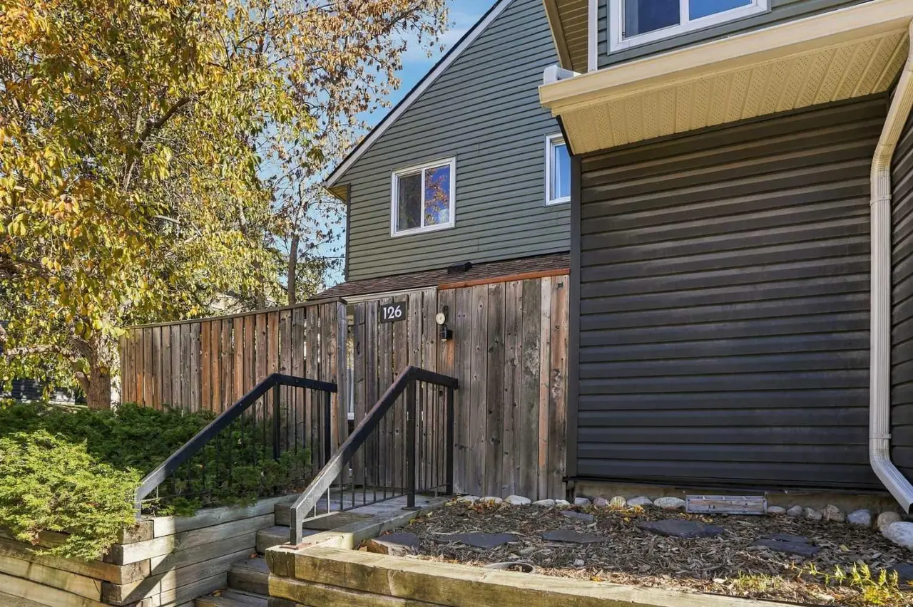 126, 33 Glamis Green SW