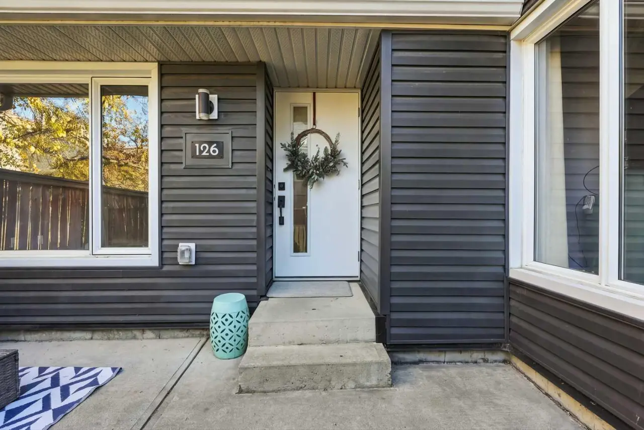 126, 33 Glamis Green SW