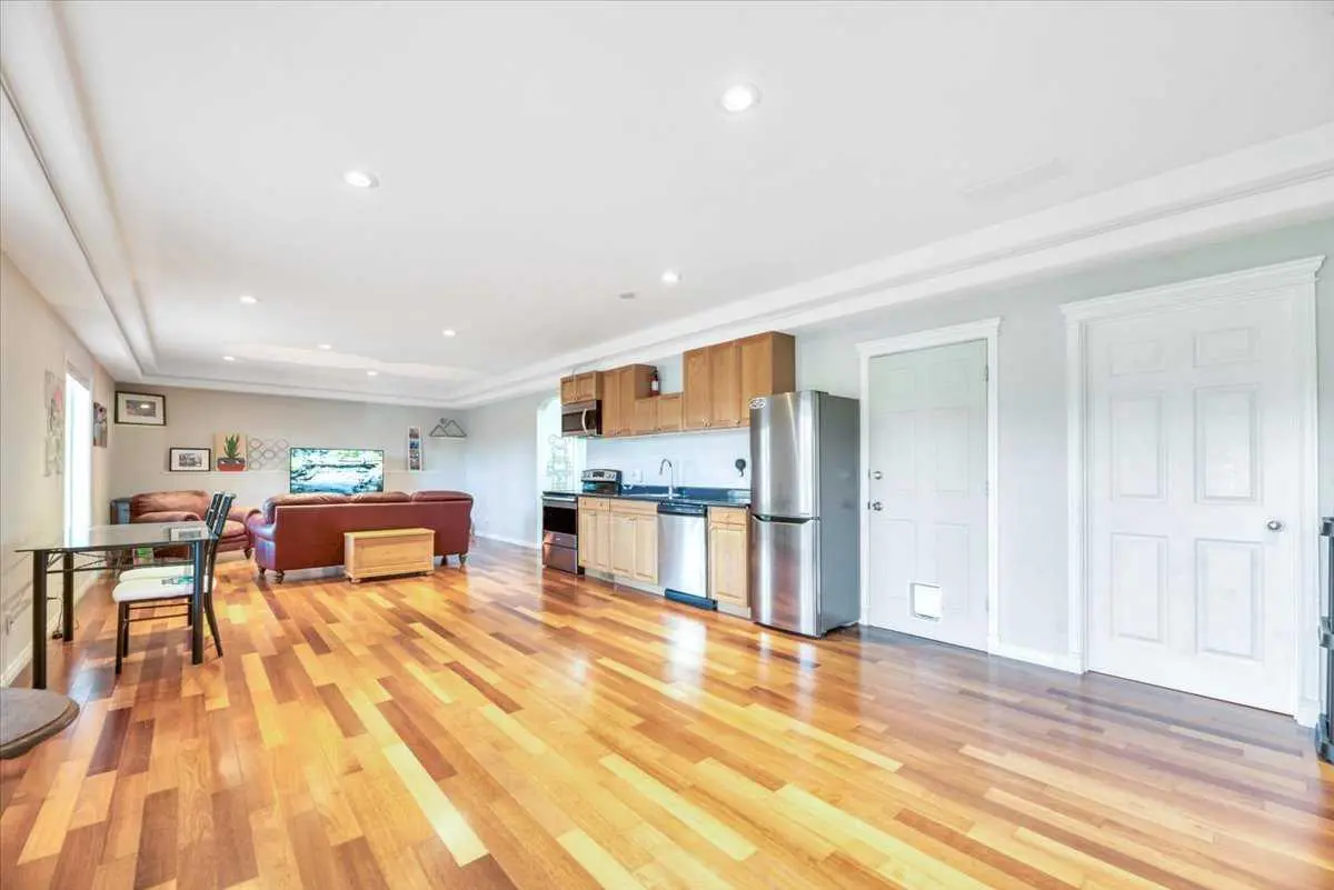124 West Creek Glen 